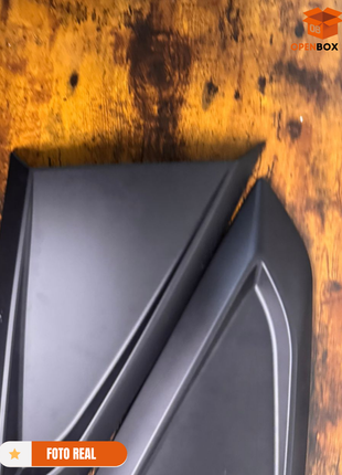 PAR DE ESQUINERAS O MOLDURAS PARA  Mustang 2024-2025