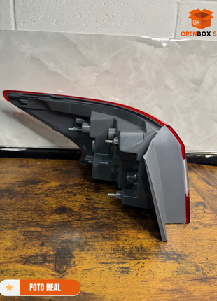 Stop trasero para Nissan Sentra 2013-2015