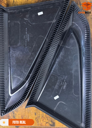 PAR DE ESQUINERAS O MOLDURAS PARA  Mustang 2024-2025