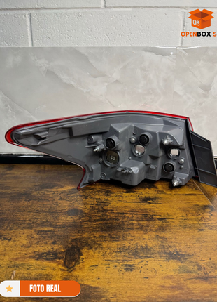 Stop trasero para Nissan Sentra 2013-2015