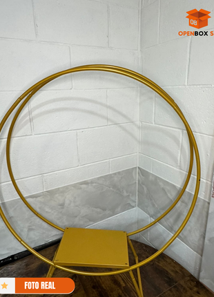 Arco dorado para fiestas