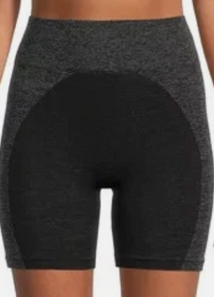 LEGGINS CORTOS NEGRO CON PUSH UP MARCA CHLOE TING